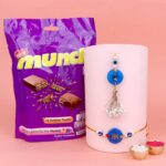 Om Bhaiya-Bhabhi Rakhi with Nestle Munch Chocolate