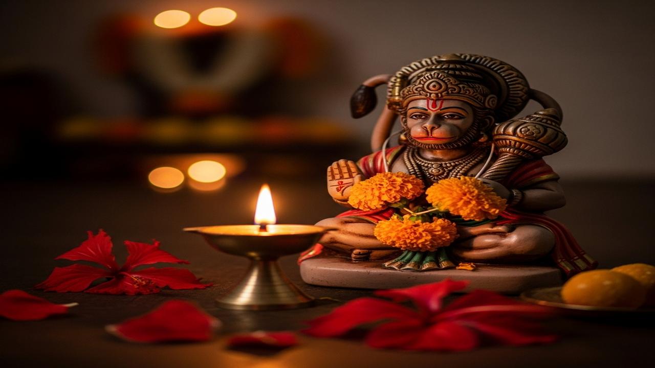 Diwali 2025: छोटी दिवाली पर क्यों की जाती है हनुमान जी की पूजा? जानें महत्व